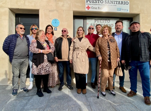 La Ruta Ilustres Santander rinde homenaje a Cioli con una placa en el Balneario de la playa de La Magdalena